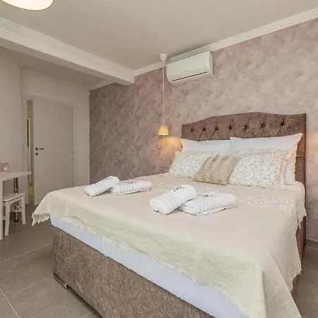Lovely In With House Sea View