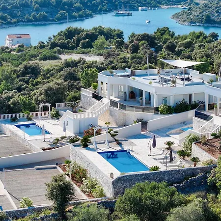 Nyaraló Lovely In With House Sea View