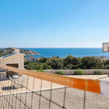 Nyaraló Lovely In With House Sea View *