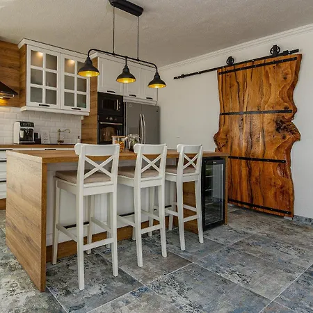 Nyaraló Lovely In With House Sea View