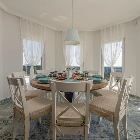 Lovely In With House Sea View